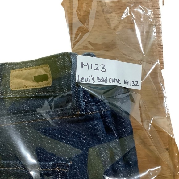 Levi’s Bold Curve Classic Rise Bootcut Jeans Sz 14 Dark Blue Wash - Picture 8 of 9